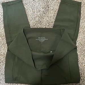 Athleta Salutation pocket 7/8 tight